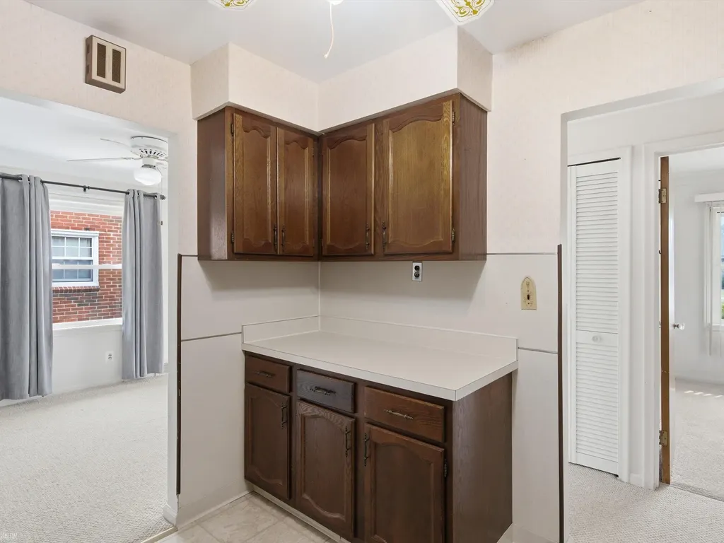 28611 Groveland Street Roseville City MI 48066
