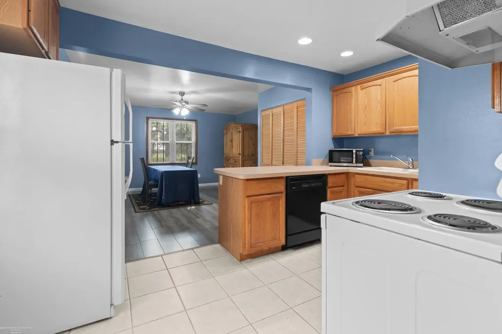 36240 Glen Street Westland City MI 48186