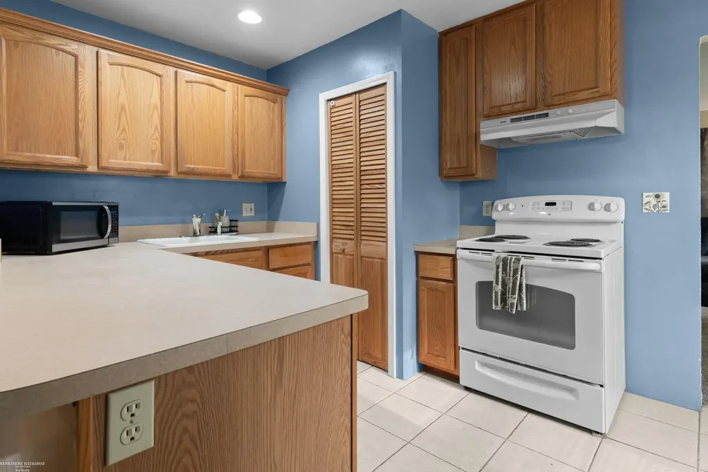 36240 Glen Street Westland City MI 48186