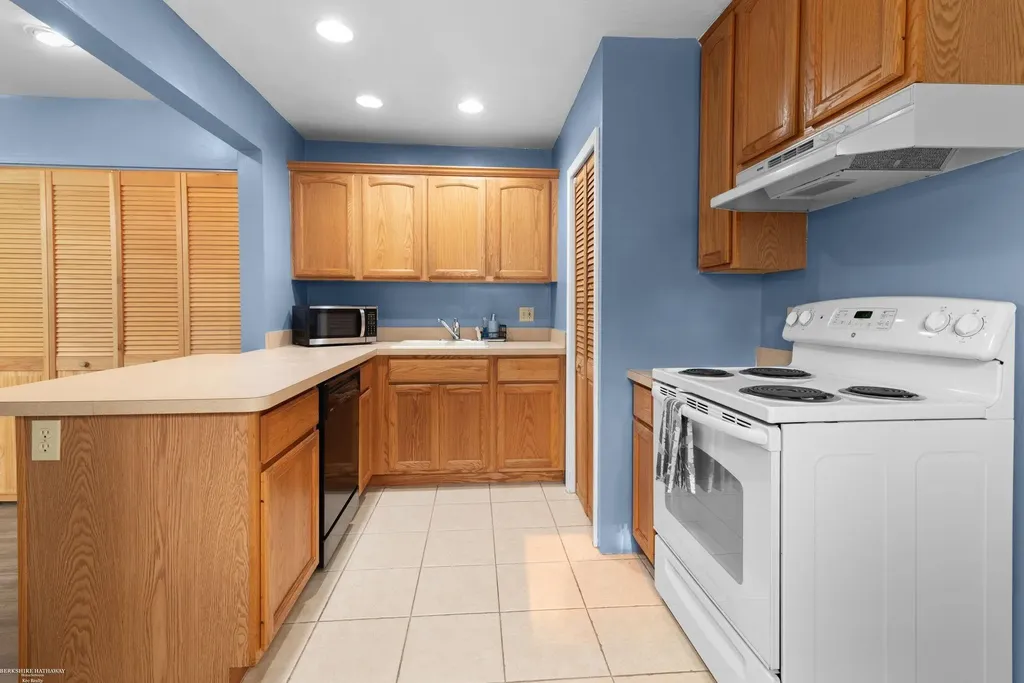 36240 Glen Street Westland City MI 48186