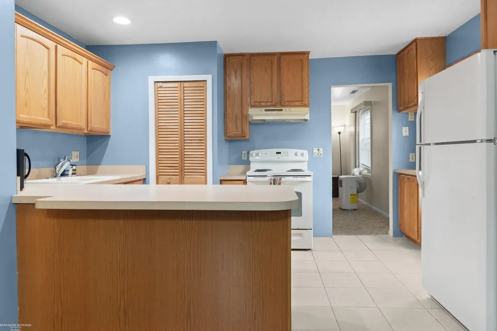 36240 Glen Street Westland City MI 48186