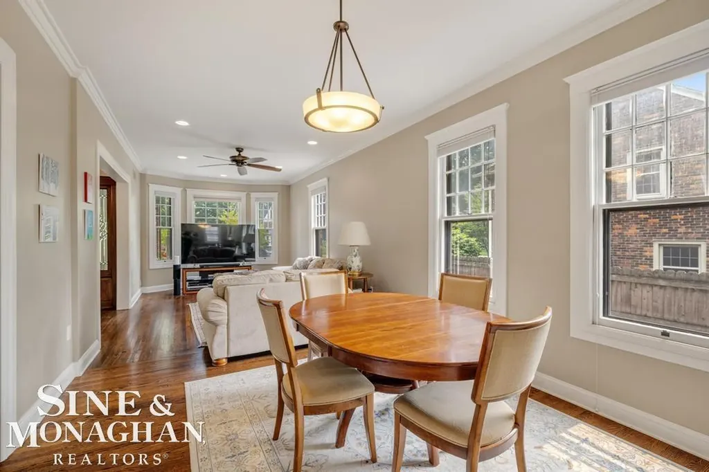 979 Lakepointe Street Grosse Pointe Park City MI 48230