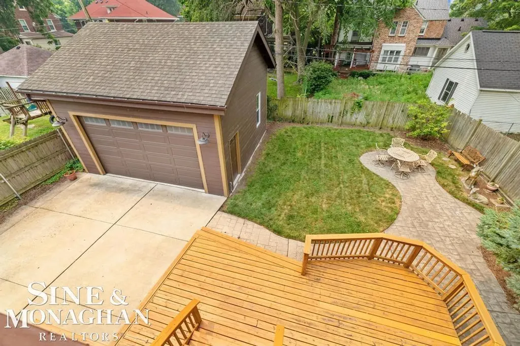 979 Lakepointe Street Grosse Pointe Park City MI 48230