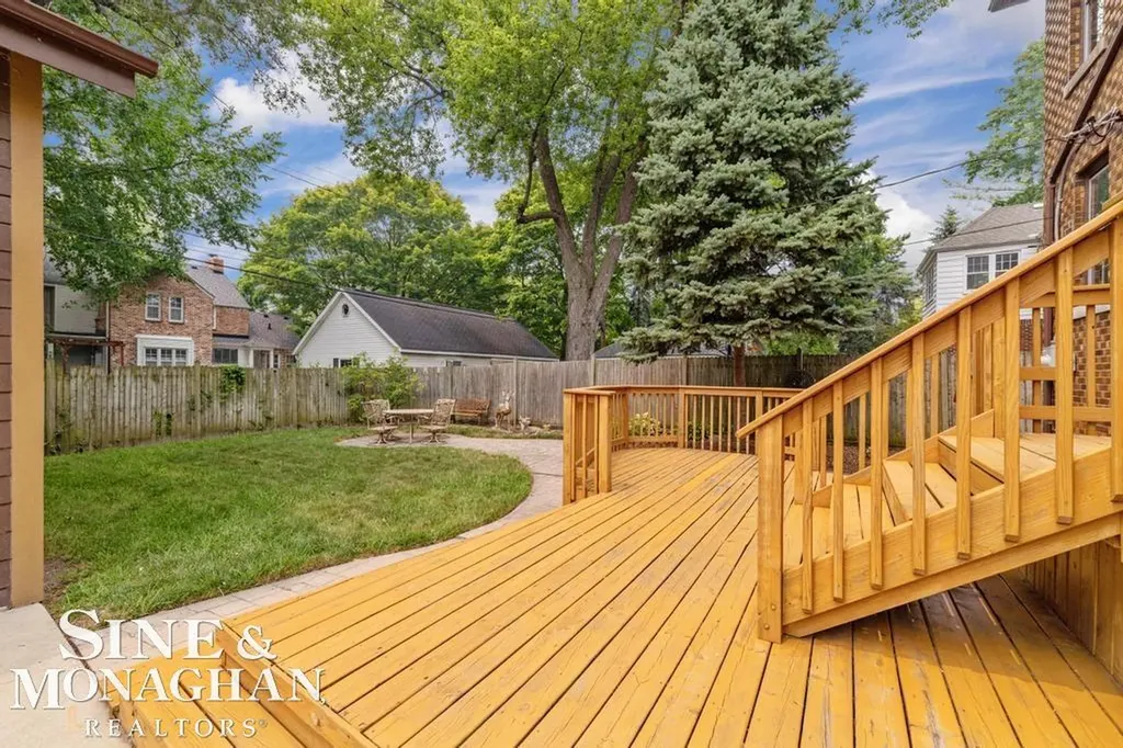 979 Lakepointe Street Grosse Pointe Park City MI 48230