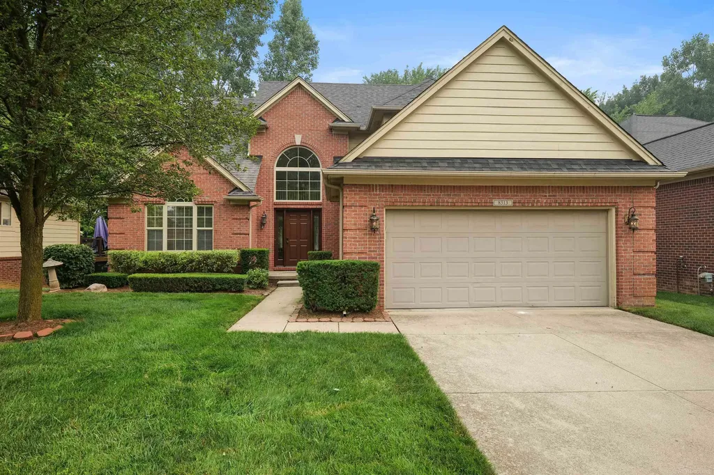 8313 Pine Creek Drive Shelby Charter Township MI 48316