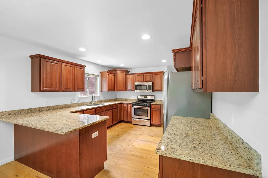 8313 Pine Creek Drive Shelby Charter Township MI 48316