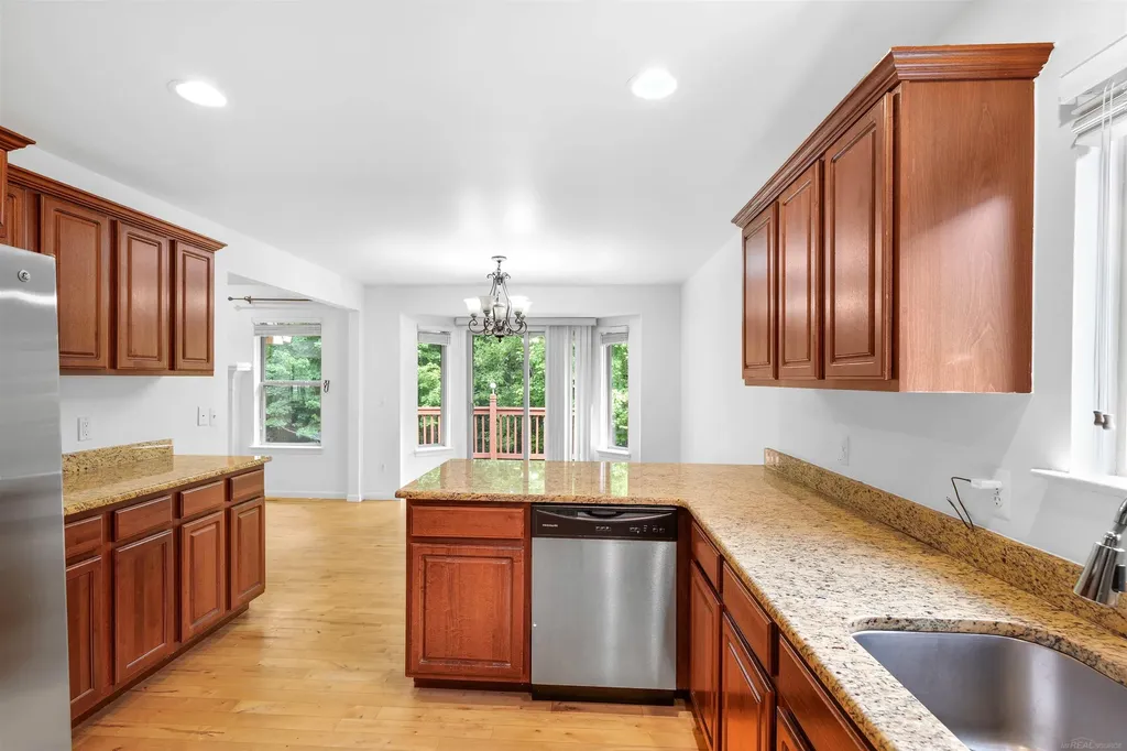 8313 Pine Creek Drive Shelby Charter Township MI 48316