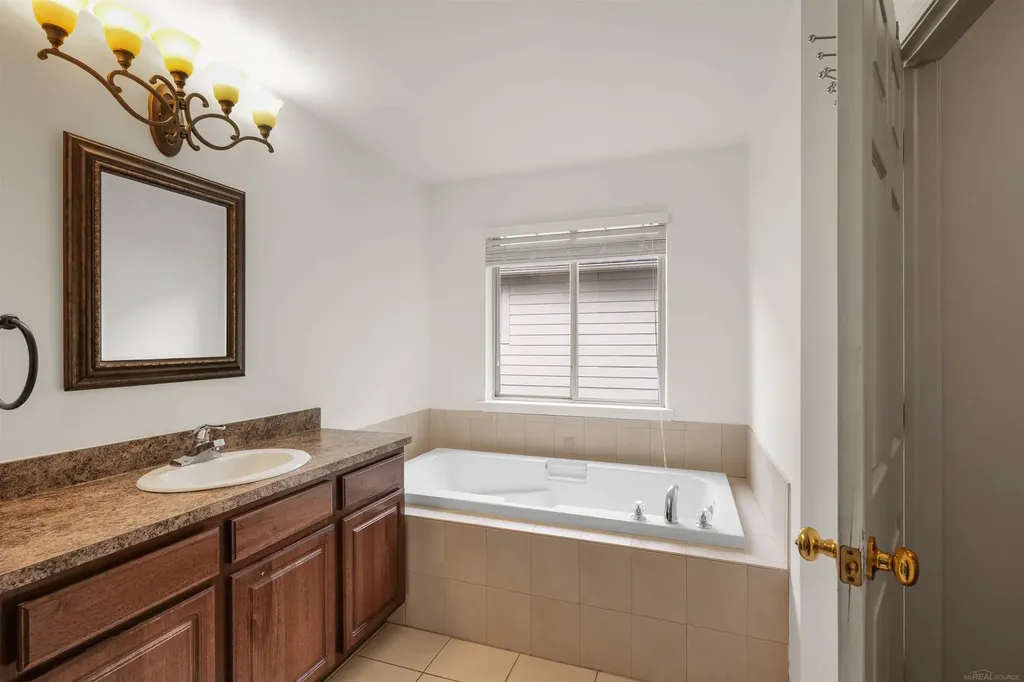 8313 Pine Creek Drive Shelby Charter Township MI 48316