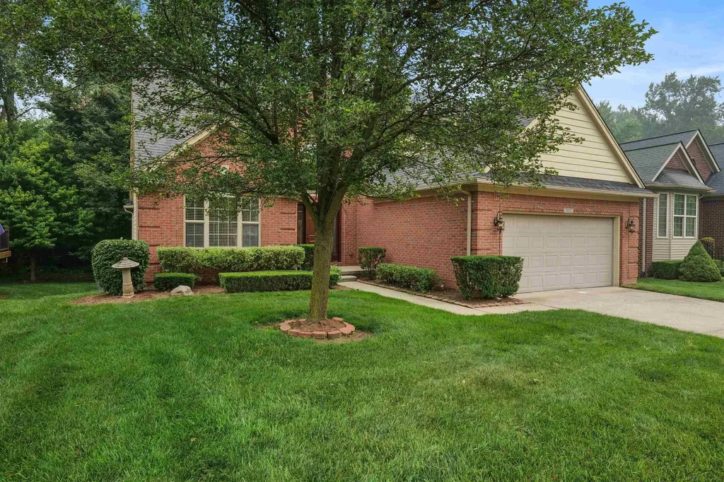 8313 Pine Creek Drive Shelby Charter Township MI 48316