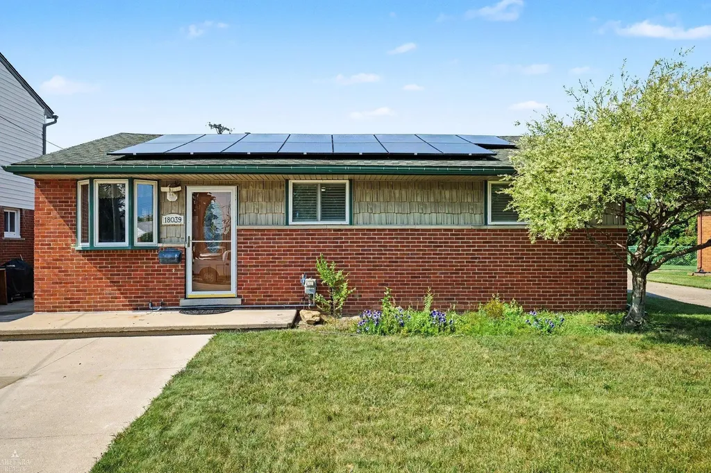 18039 S Summer Lane Fraser City MI 48026