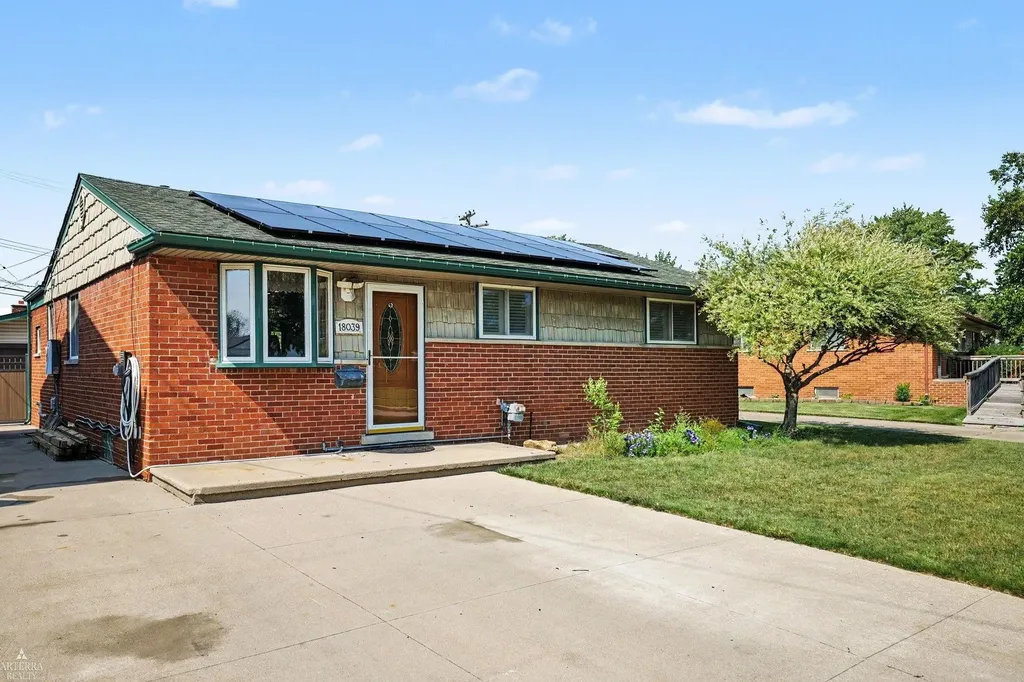 18039 S Summer Lane Fraser City MI 48026