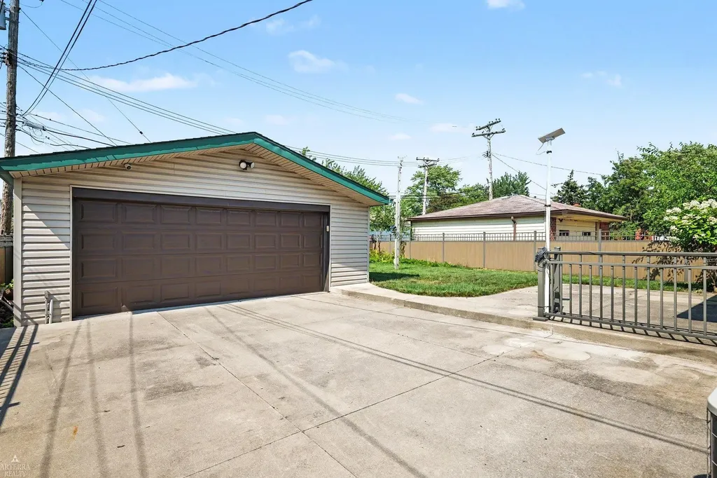 18039 S Summer Lane Fraser City MI 48026