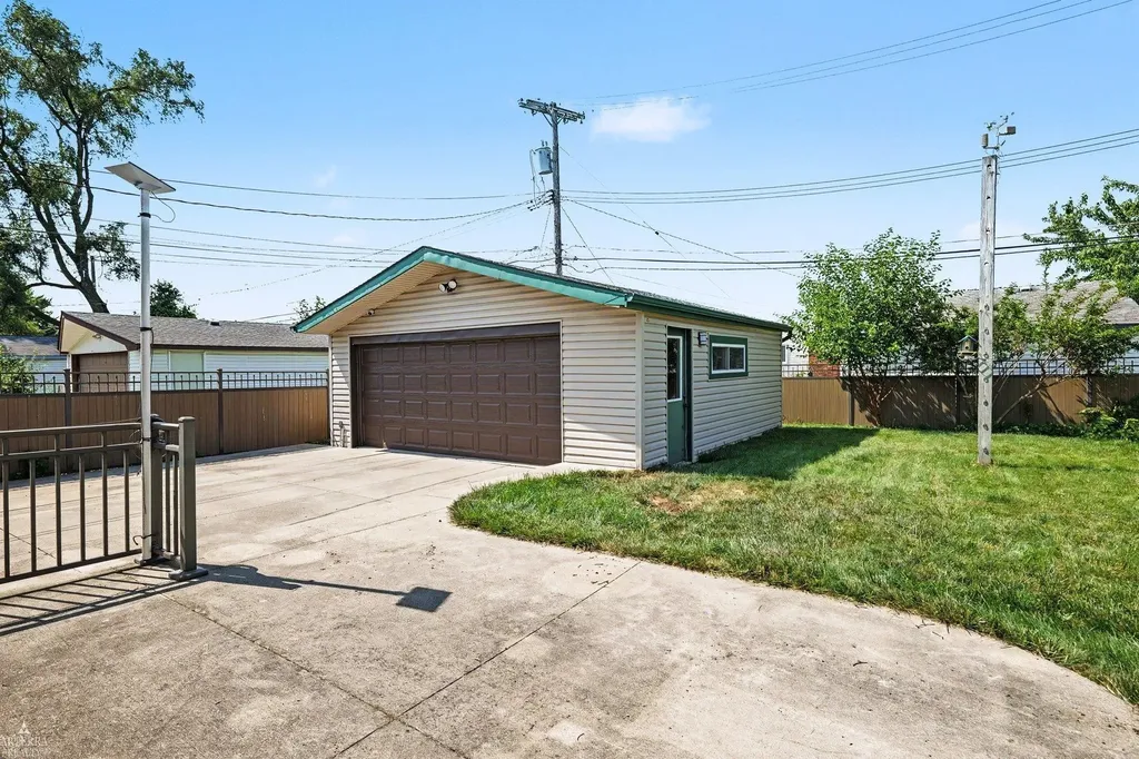 18039 S Summer Lane Fraser City MI 48026