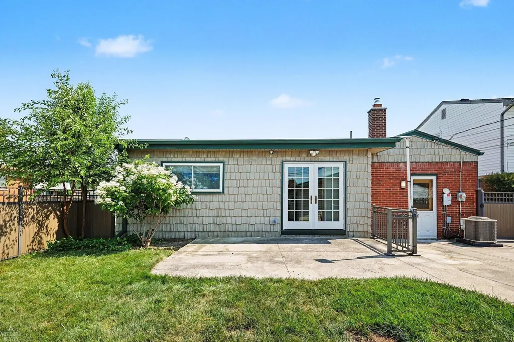 18039 S Summer Lane Fraser City MI 48026