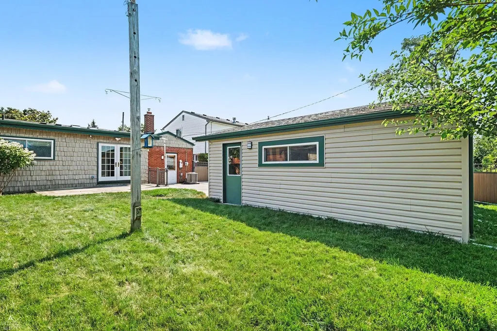 18039 S Summer Lane Fraser City MI 48026