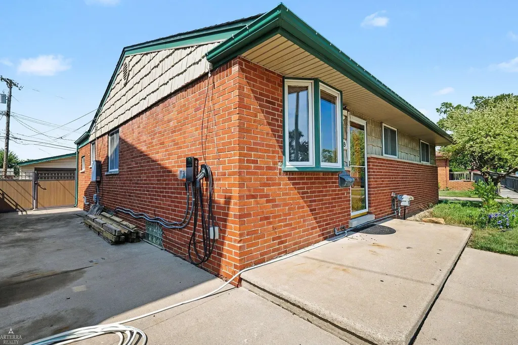 18039 S Summer Lane Fraser City MI 48026
