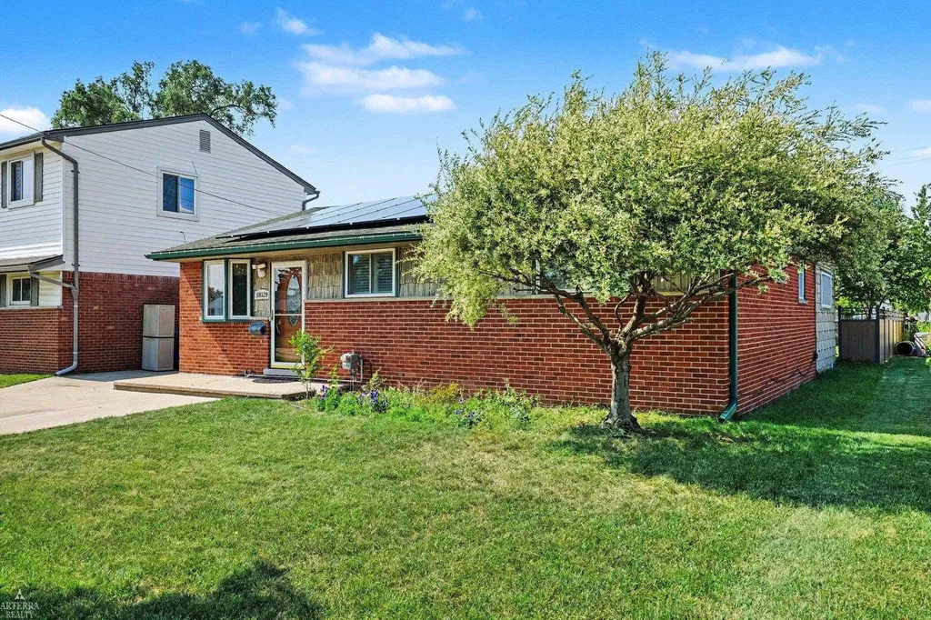 18039 S Summer Lane Fraser City MI 48026
