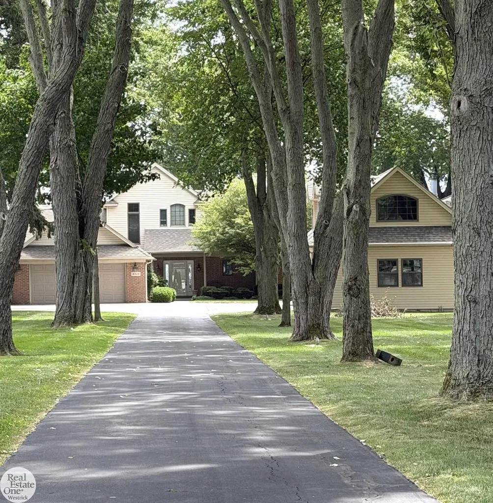 8319 River Road Cottrellville Township MI 48039