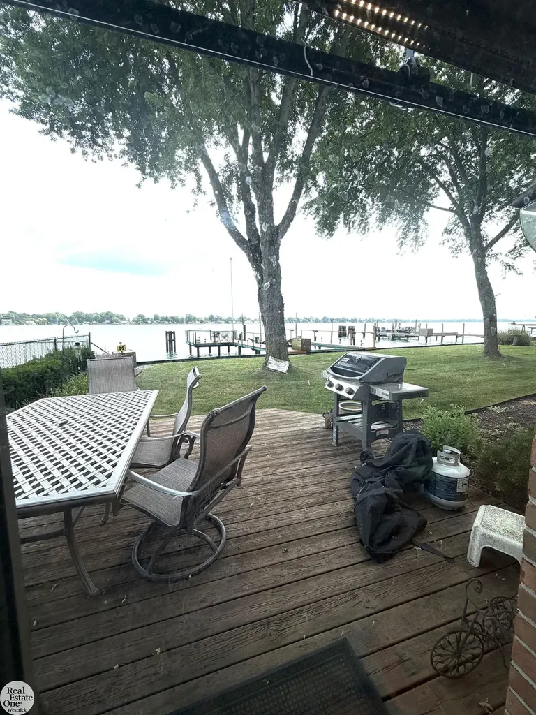 8319 River Road Cottrellville Township MI 48039