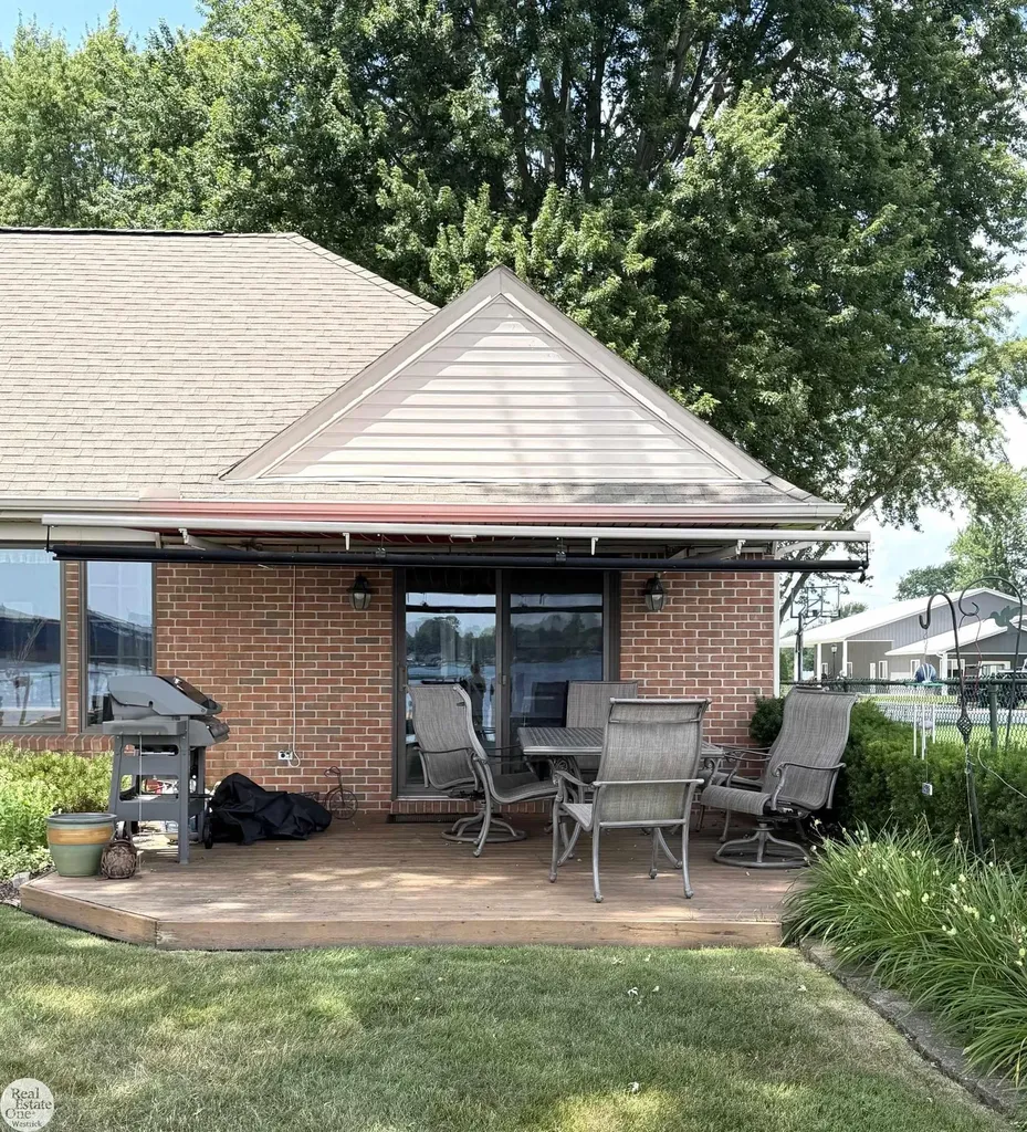 8319 River Road Cottrellville Township MI 48039
