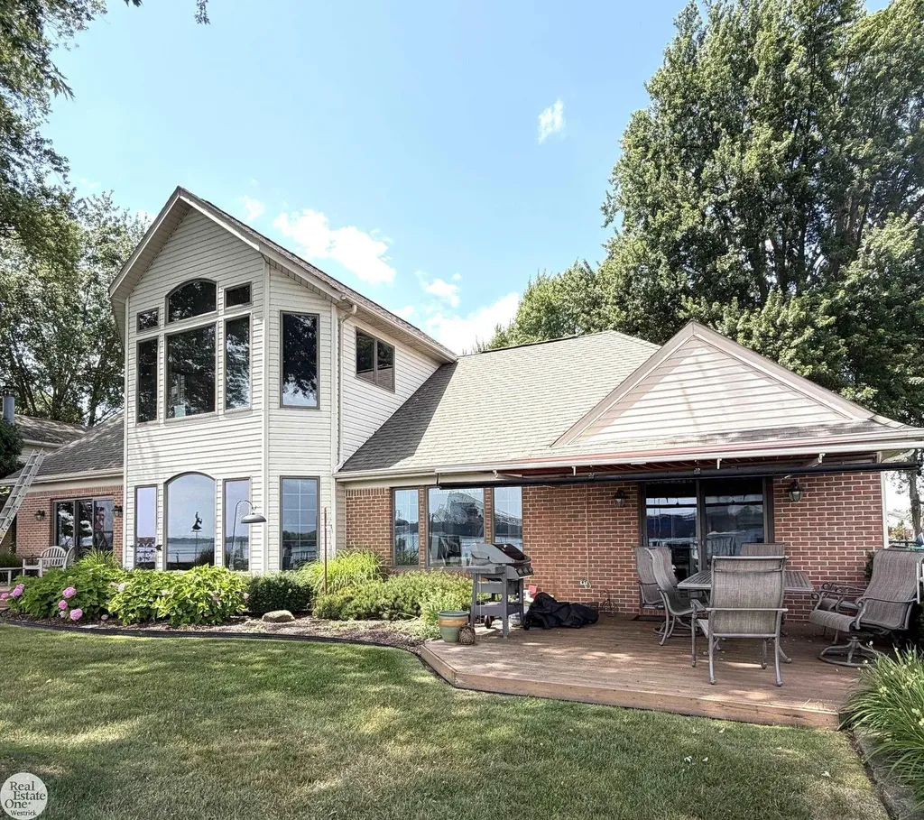 8319 River Road Cottrellville Township MI 48039