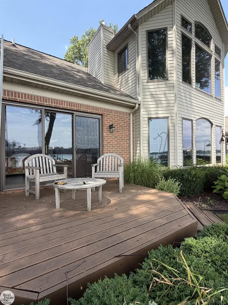 8319 River Road Cottrellville Township MI 48039