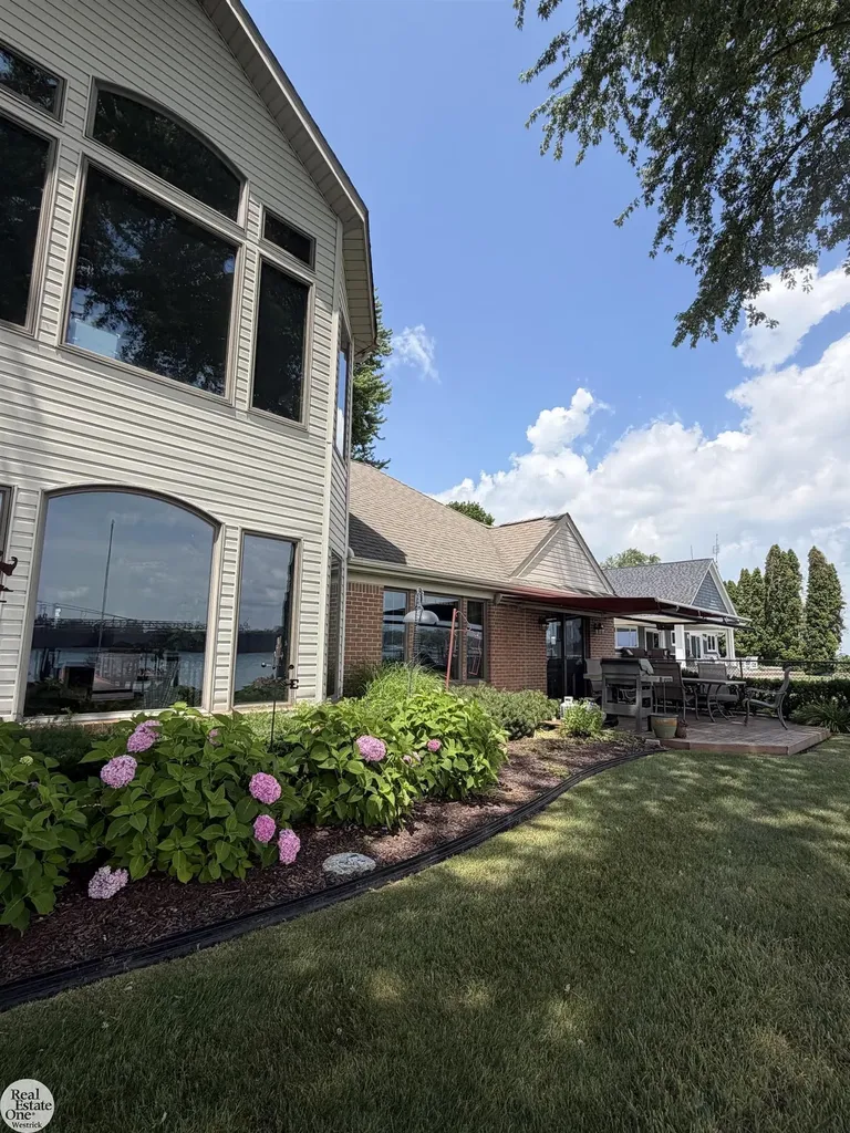 8319 River Road Cottrellville Township MI 48039