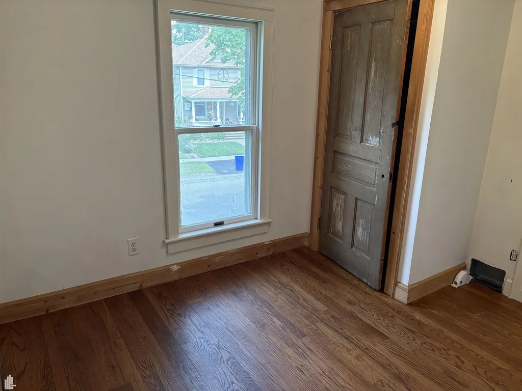 144 N Washington Lake Orion Village MI 48362