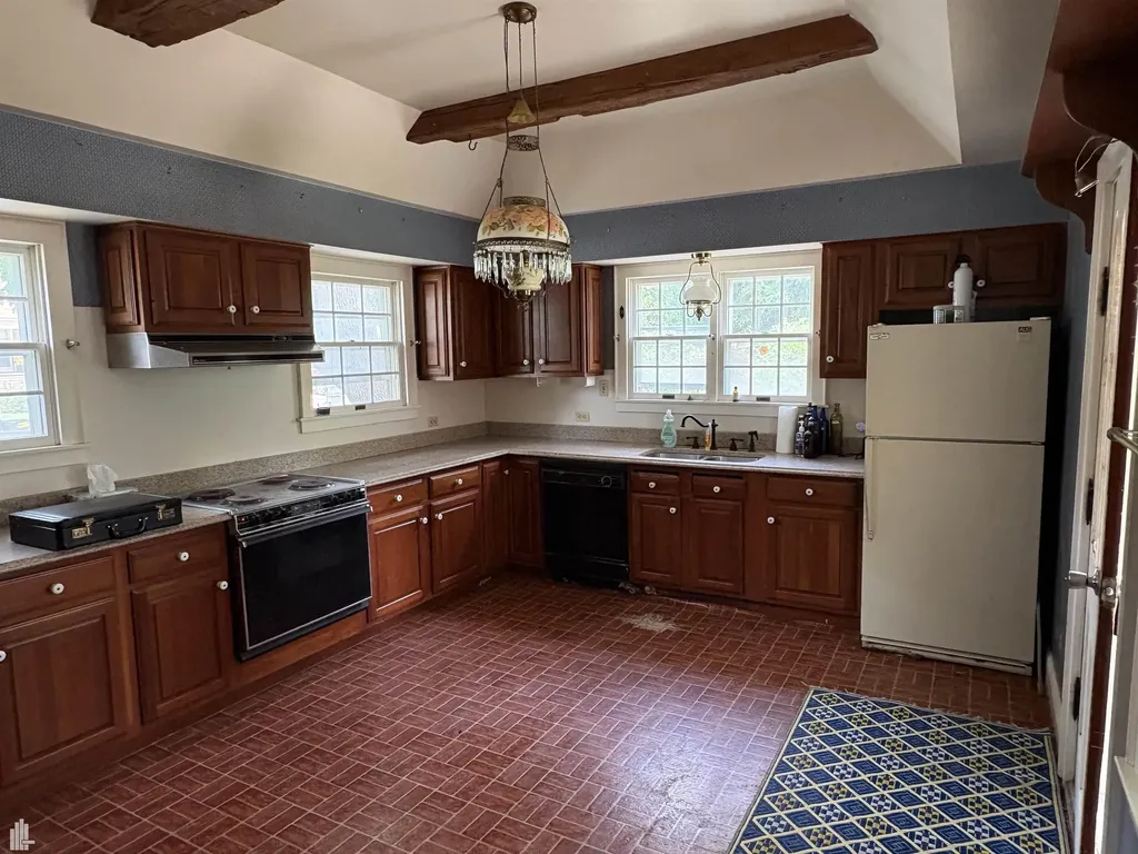 144 N Washington Lake Orion Village MI 48362