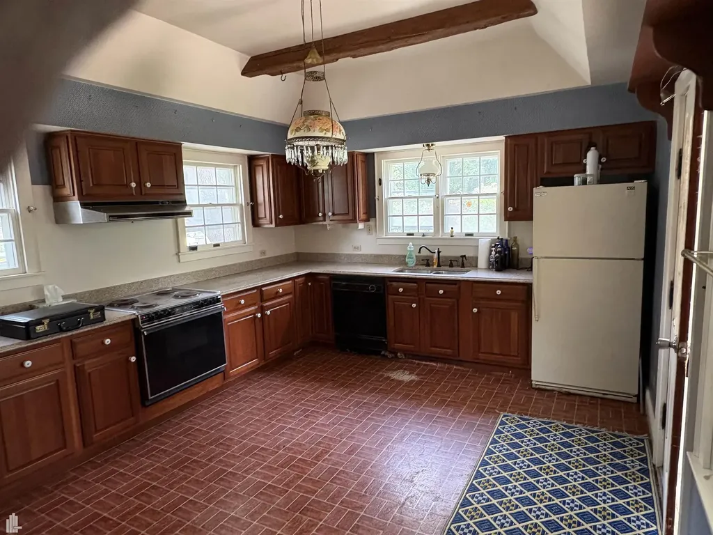 144 N Washington Lake Orion Village MI 48362