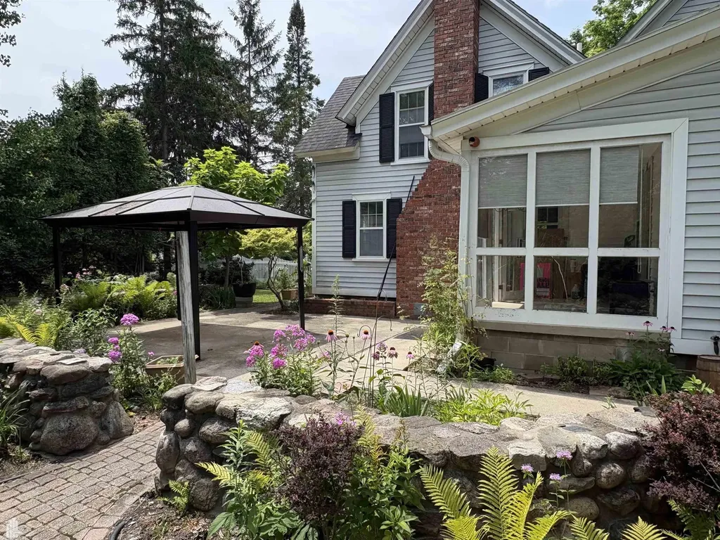 144 N Washington Lake Orion Village MI 48362