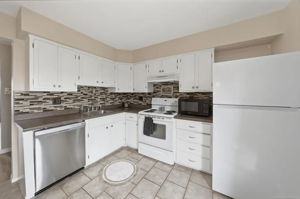 29230 Brittany Drive Roseville City MI 48066