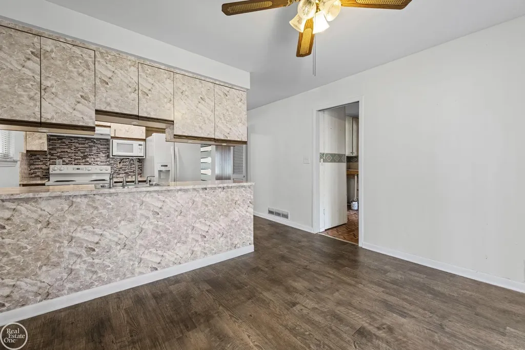 28203 Florence Street St. Clair Shores City MI 48081