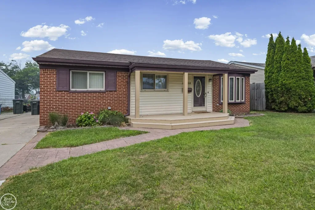 28203 Florence Street St. Clair Shores City MI 48081