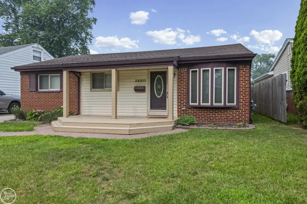 28203 Florence Street St. Clair Shores City MI 48081