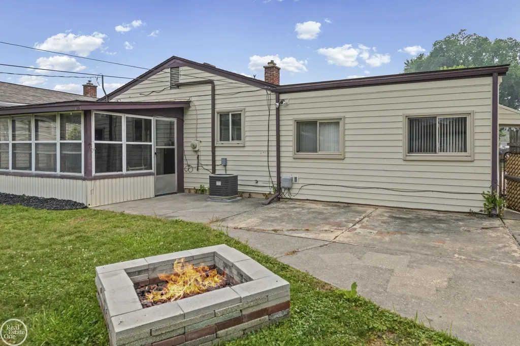 28203 Florence Street St. Clair Shores City MI 48081