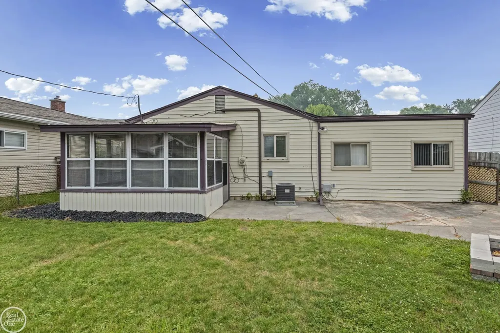 28203 Florence Street St. Clair Shores City MI 48081