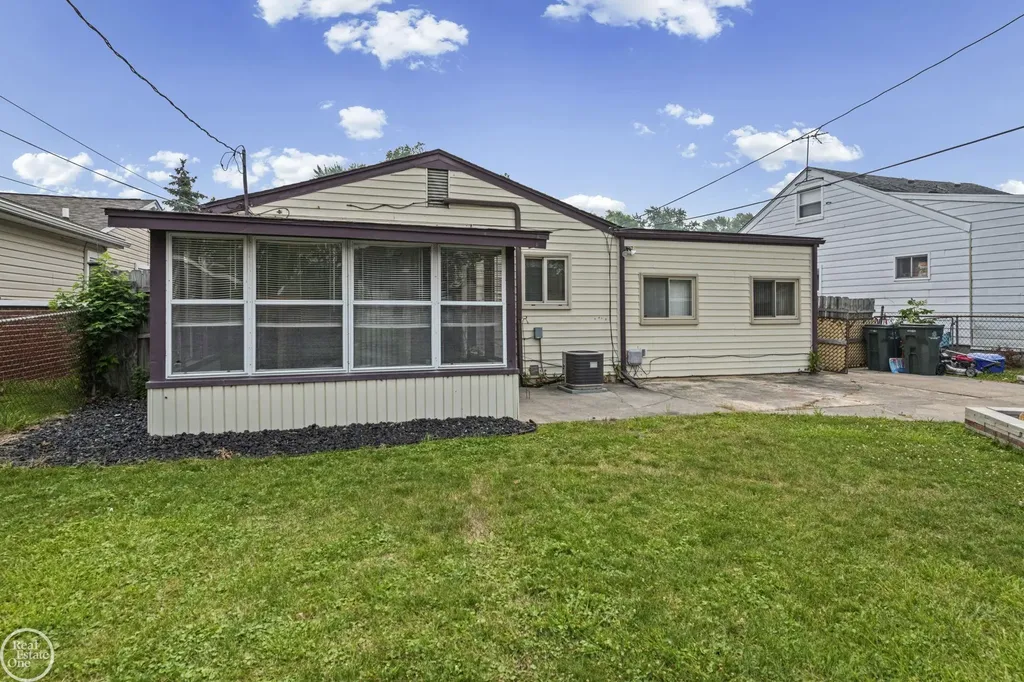 28203 Florence Street St. Clair Shores City MI 48081