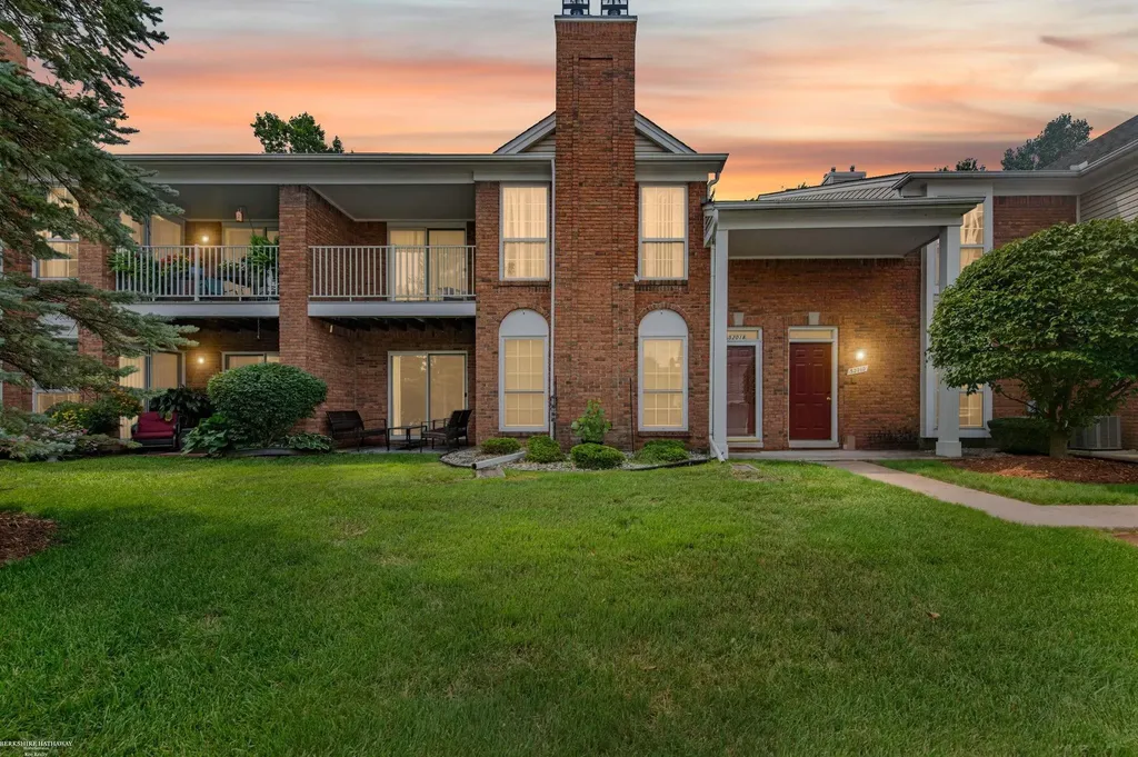 52018 Heatherstone Avenue Macomb Township MI 48042