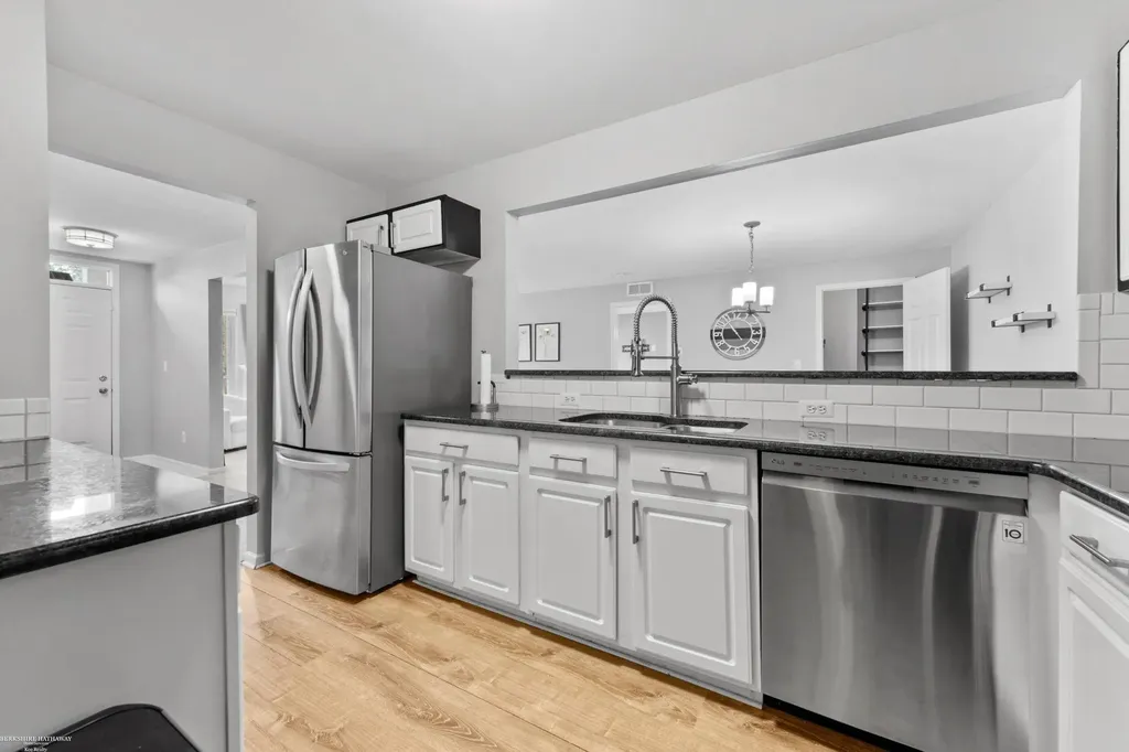 52018 Heatherstone Avenue Macomb Township MI 48042