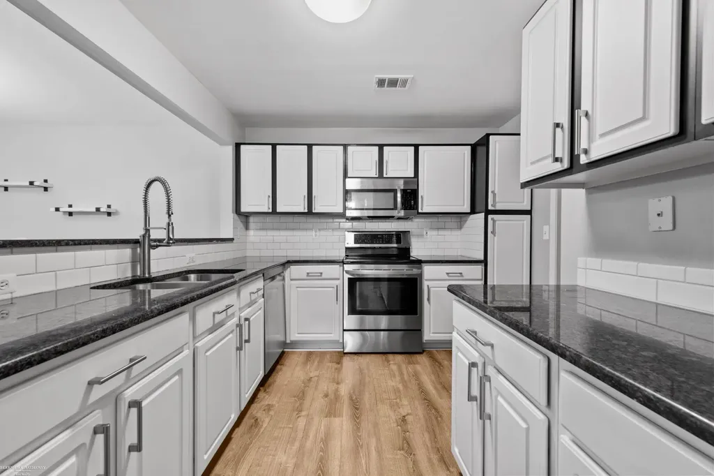 52018 Heatherstone Avenue Macomb Township MI 48042