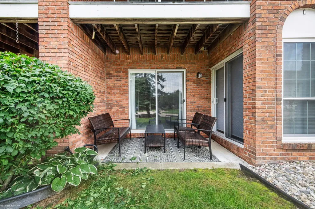 52018 Heatherstone Avenue Macomb Township MI 48042
