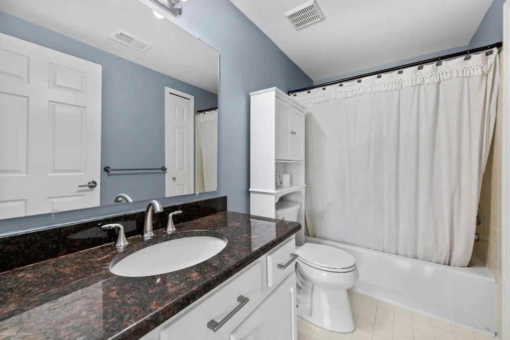 52018 Heatherstone Avenue Macomb Township MI 48042