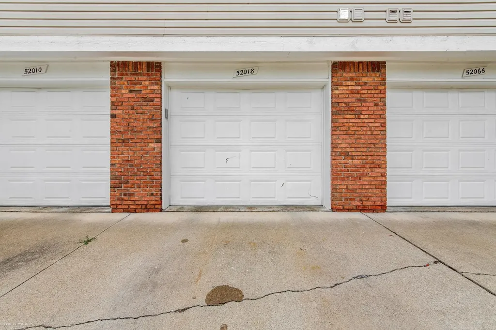 52018 Heatherstone Avenue Macomb Township MI 48042