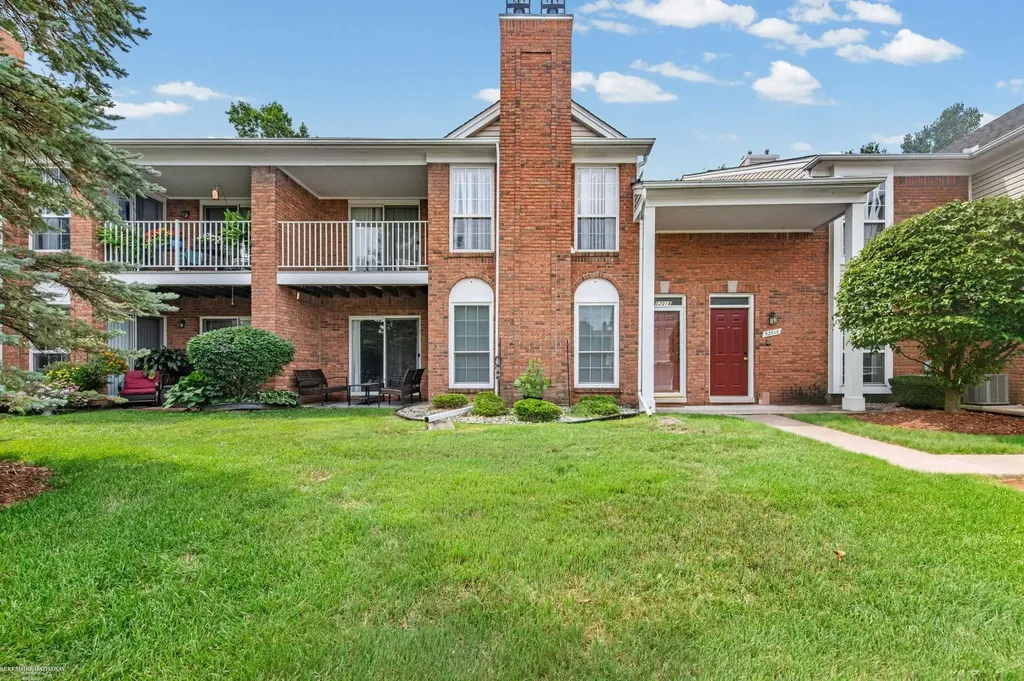 52018 Heatherstone Avenue Macomb Township MI 48042