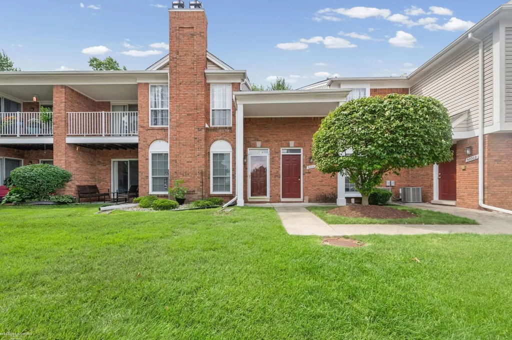 52018 Heatherstone Avenue Macomb Township MI 48042