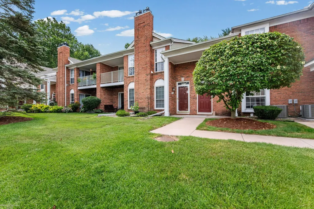 52018 Heatherstone Avenue Macomb Township MI 48042