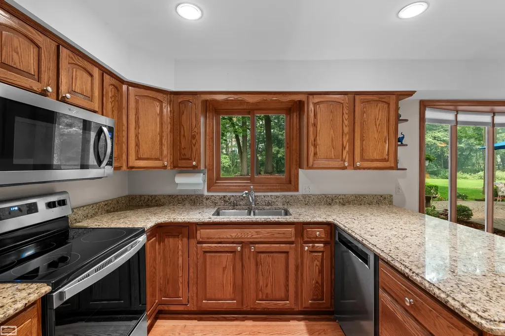 885 Medinah Drive Rochester Hills City MI 48309