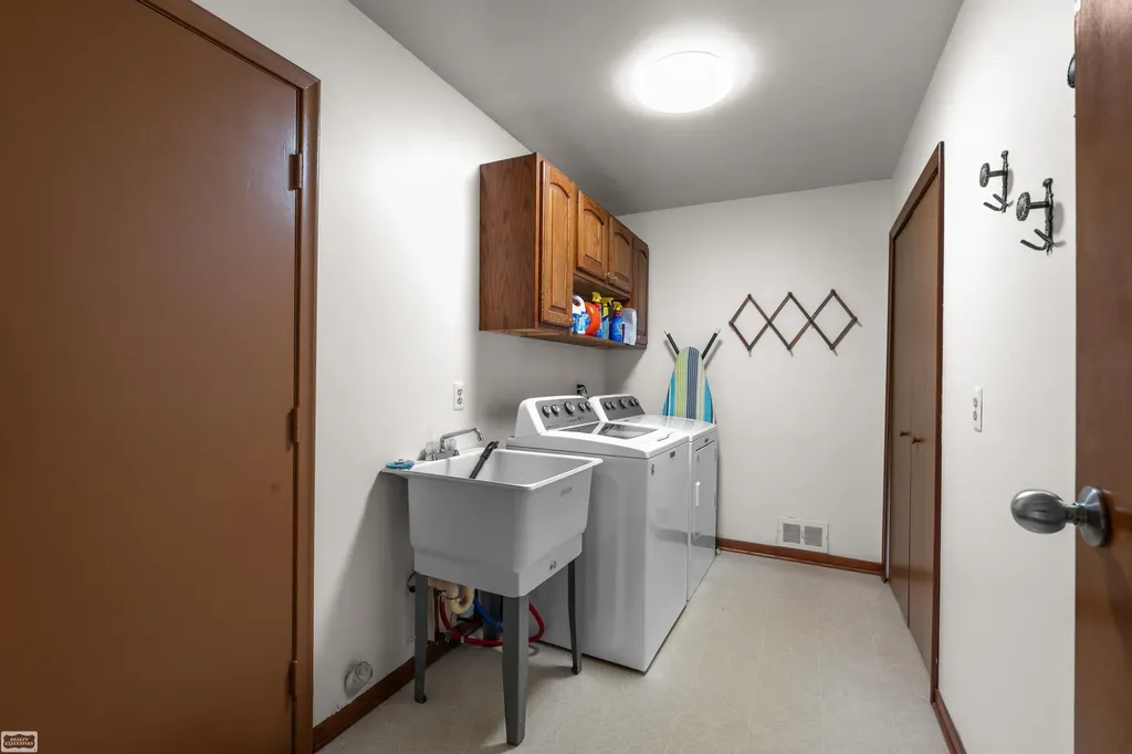 885 Medinah Drive Rochester Hills City MI 48309