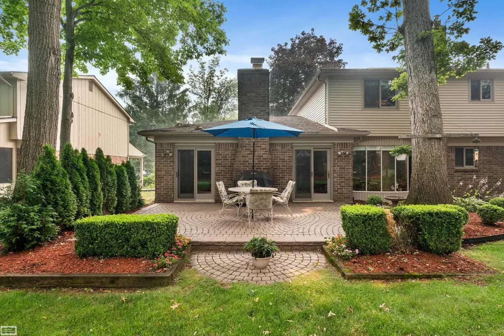885 Medinah Drive Rochester Hills City MI 48309
